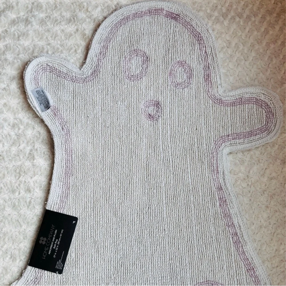 VISTA HOME FASHIONS 2.25x2.6 Figural Ghost Bath Rug, Purple & White